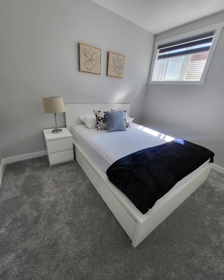 Luxury Suite In Calgary Nw Eksteriør bilde