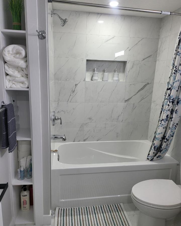 Luxury Suite In Calgary Nw Eksteriør bilde