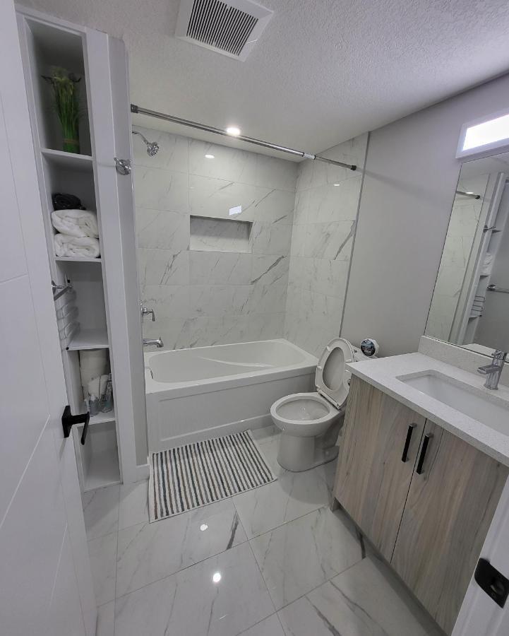 Luxury Suite In Calgary Nw Eksteriør bilde