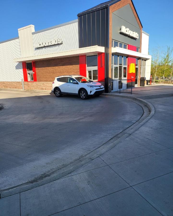 Luxury Suite In Calgary Nw Eksteriør bilde
