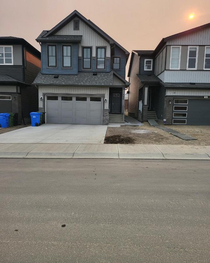 Luxury Suite In Calgary Nw Eksteriør bilde