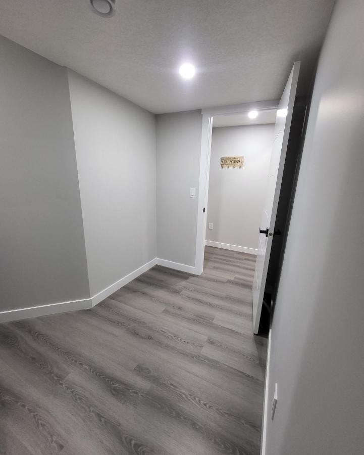 Luxury Suite In Calgary Nw Eksteriør bilde