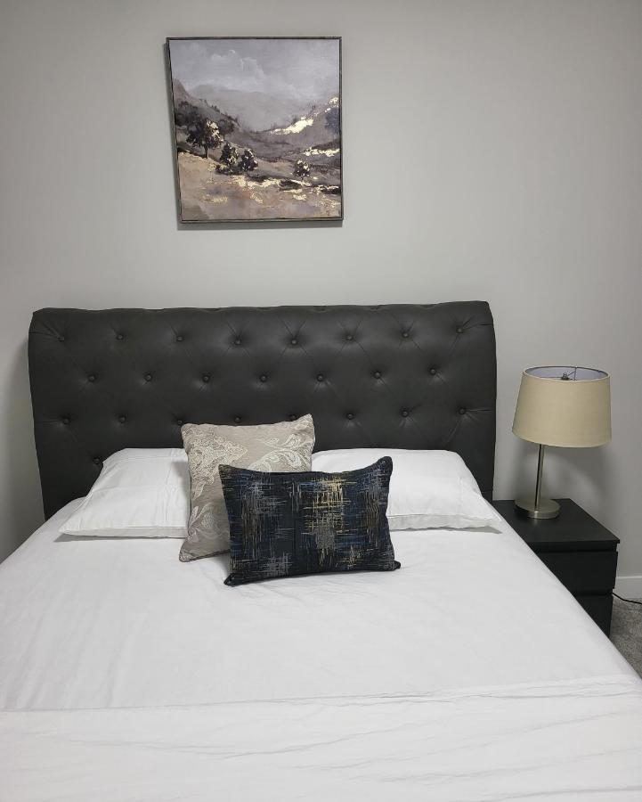 Luxury Suite In Calgary Nw Eksteriør bilde