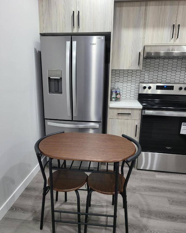 Luxury Suite In Calgary Nw Eksteriør bilde