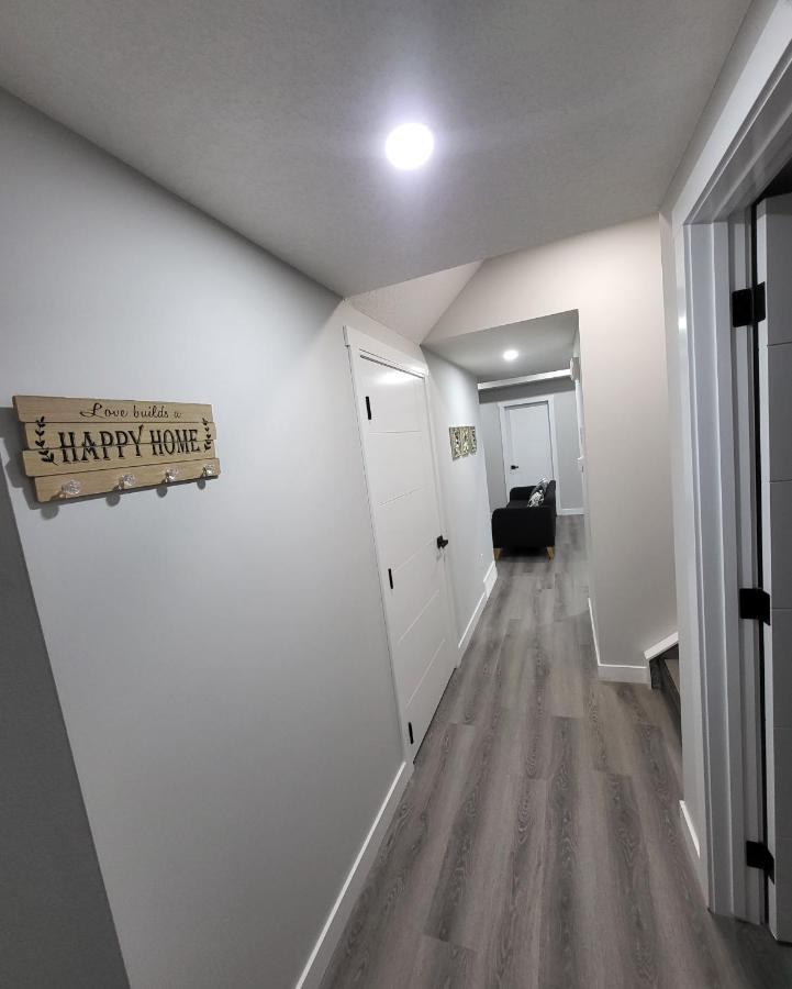 Luxury Suite In Calgary Nw Eksteriør bilde