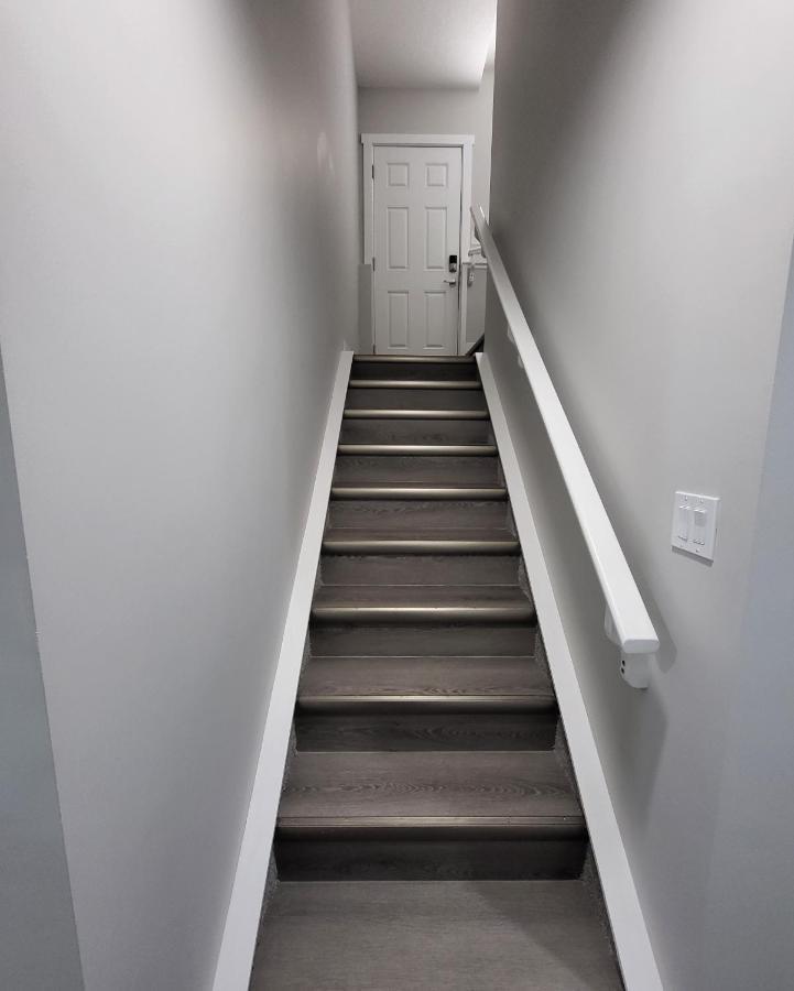 Luxury Suite In Calgary Nw Eksteriør bilde