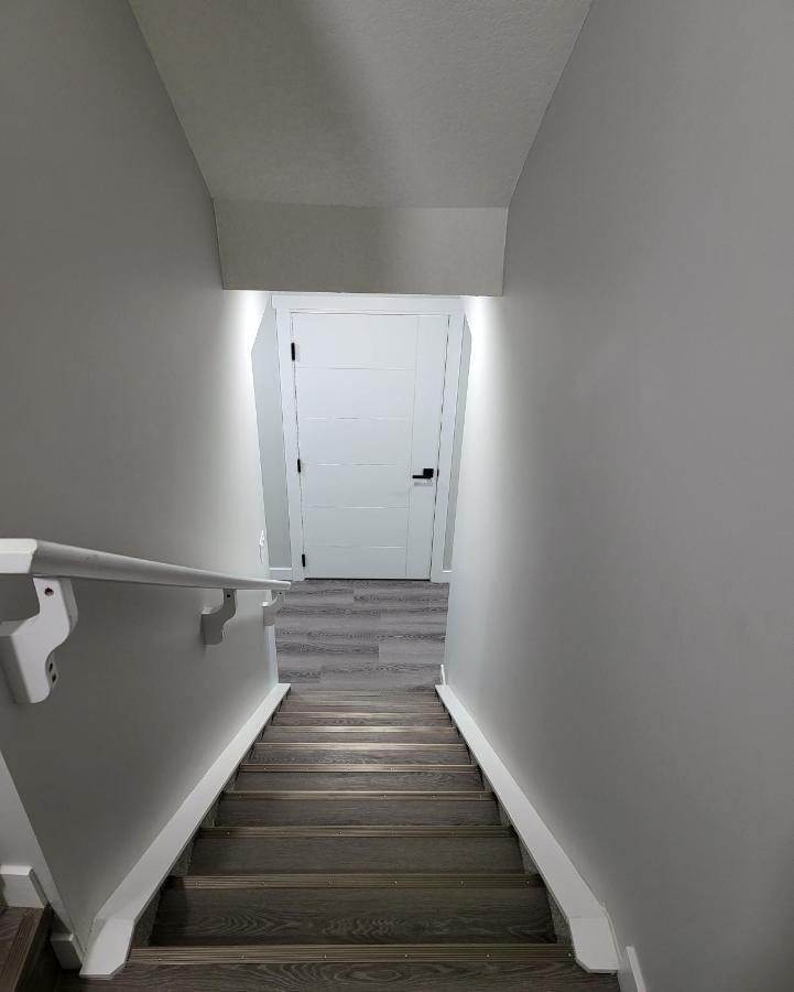 Luxury Suite In Calgary Nw Eksteriør bilde