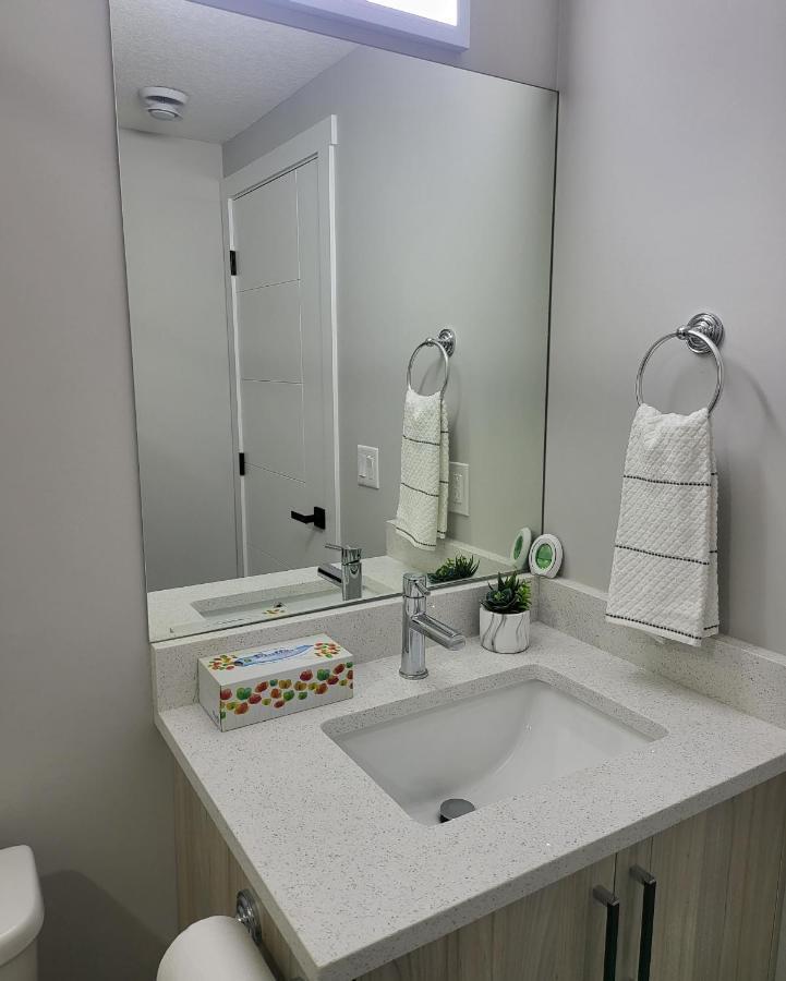 Luxury Suite In Calgary Nw Eksteriør bilde