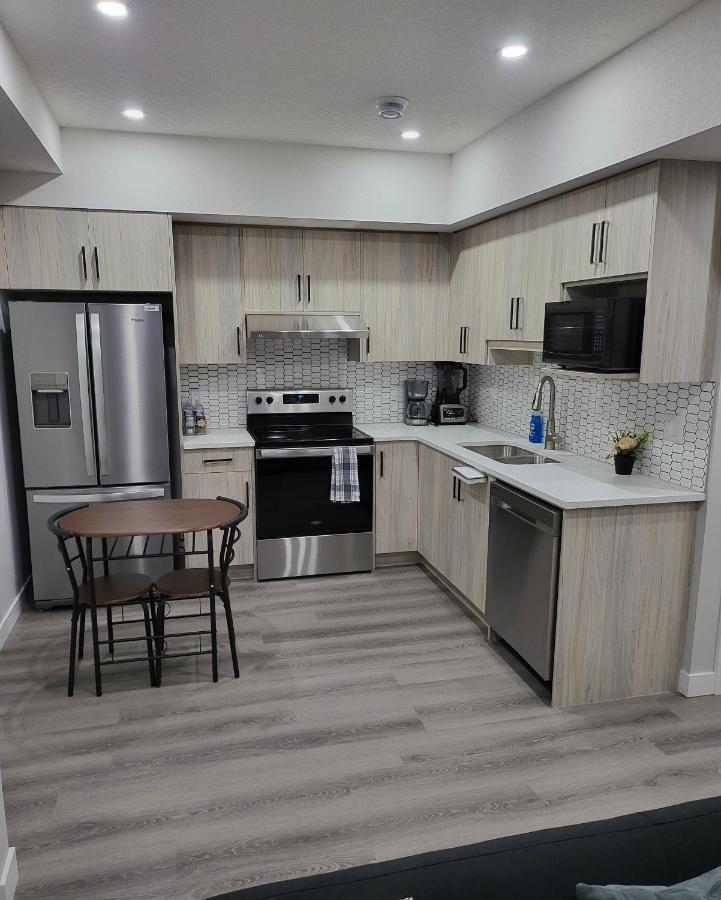 Luxury Suite In Calgary Nw Eksteriør bilde